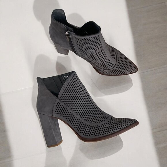 VINCE CAMUTO Levesna Ankle Bootie In Perforated Grey Gravel Nubuck Leather Sz 9 - Picture 11 of 13